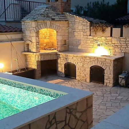 Traumferienwohnung Mit Privatem Pool & Gemuetlicher Grillecke Am Meer, Kroatien, Istrien, Liznjan Bei Medulin - Bester Urlaub An Der Adria, Fuer Paare Exterior photo