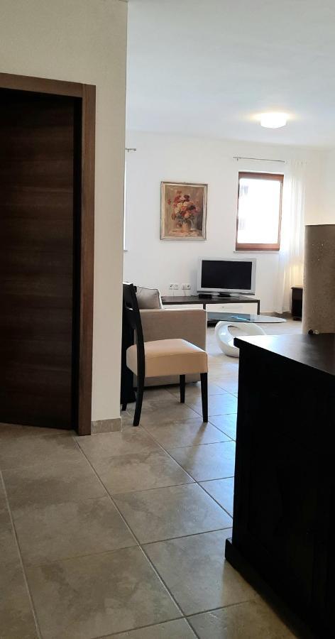 Traumferienwohnung Mit Privatem Pool & Gemuetlicher Grillecke Am Meer, Kroatien, Istrien, Liznjan Bei Medulin - Bester Urlaub An Der Adria, Fuer Paare Exterior photo